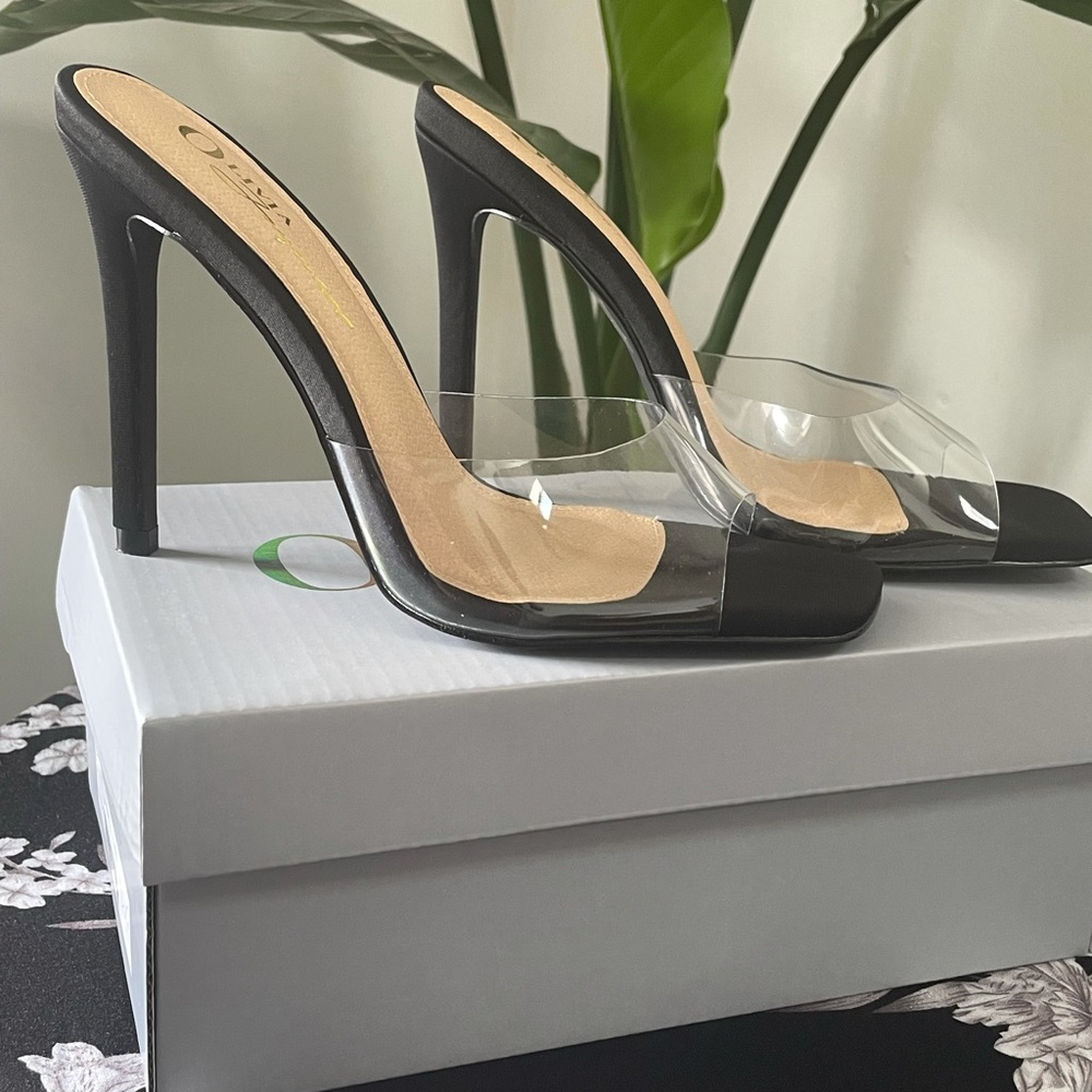 Transparent pump. Never worn.